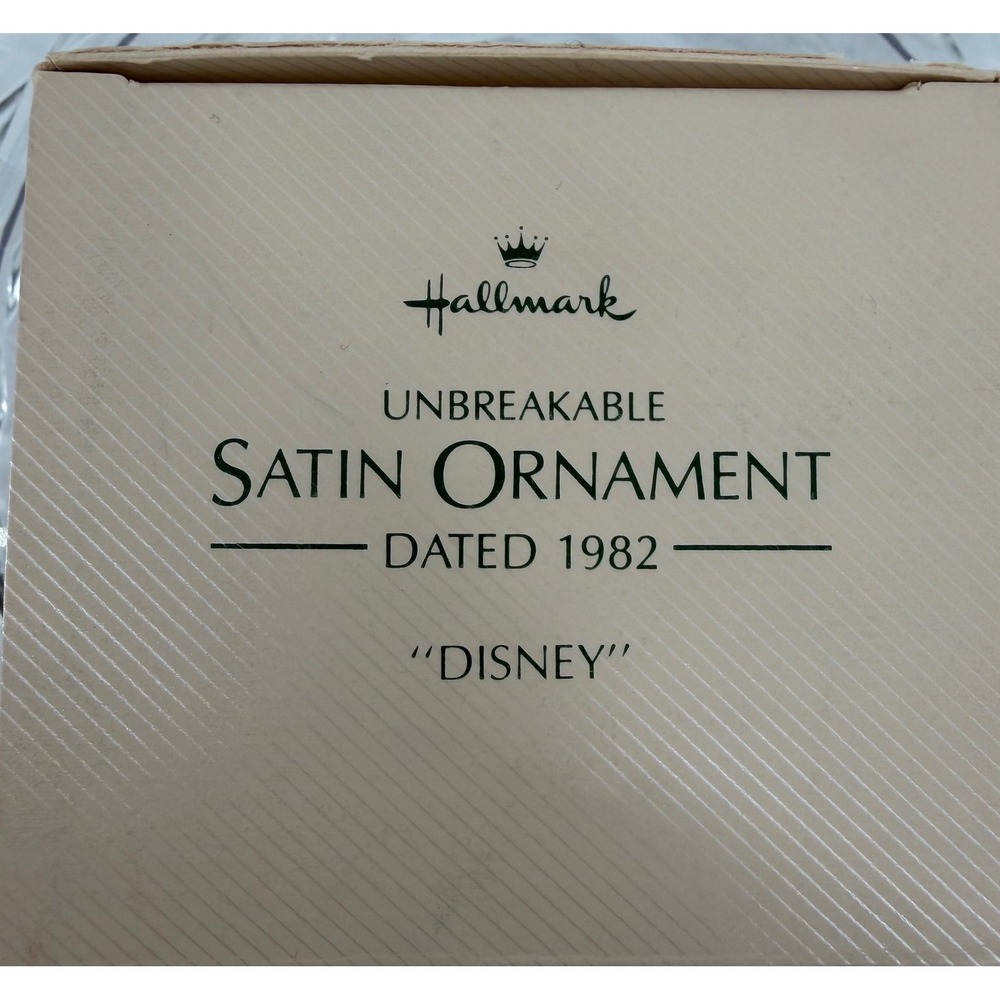 Hallmark Keep Disney 1982 Unbreakable Satin Ornament Snow White Dwarfs Christmas - Picture 2 of 7